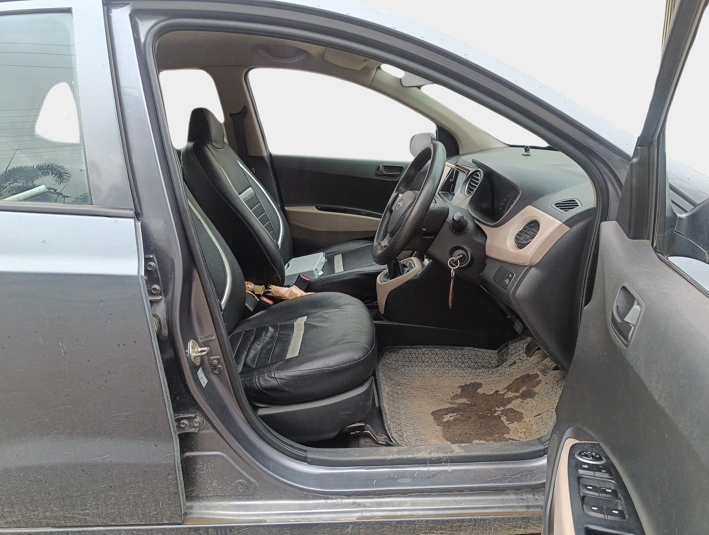 2014 Hyundai Grand i10 MAGNA 1.1 CRDI, Diesel, Manual, 1,80,590 km, interior