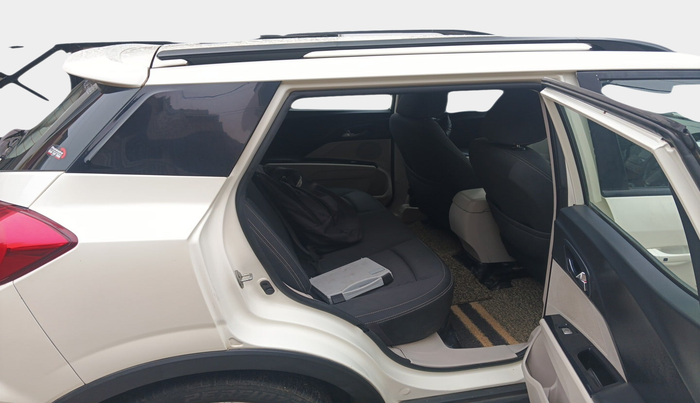 2019 Mahindra XUV300 W8 1.5 DIESEL, Diesel, Manual, 1,48,437 km, interior