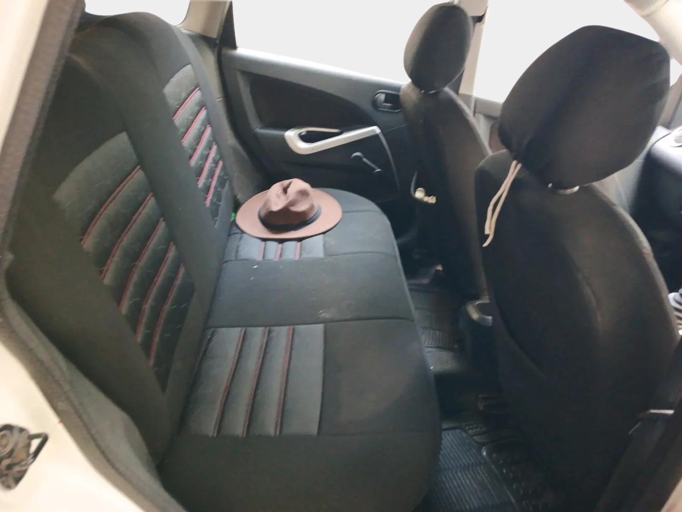 2010 Ford Figo TITANIUM 1.4 DIESEL, Diesel, Manual, 85,125 km, interior