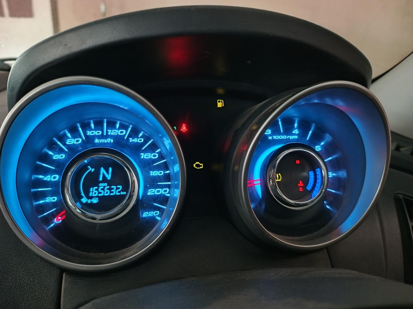2019 Mahindra XUV500 W11, Diesel, Manual, 1,65,632 km, interior