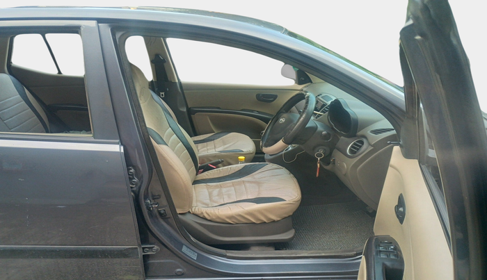 2015 Hyundai i10 MAGNA 1.1, Petrol, Manual, 1,34,985 km, interior