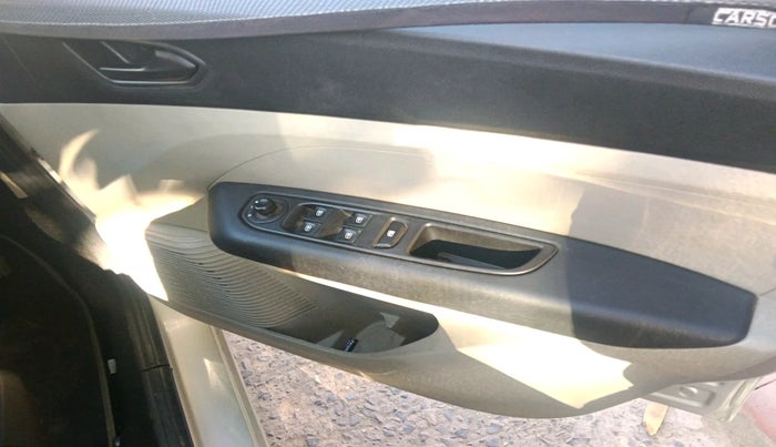 2022 Renault TRIBER RXT, Petrol, Manual, 55,071 km, interior