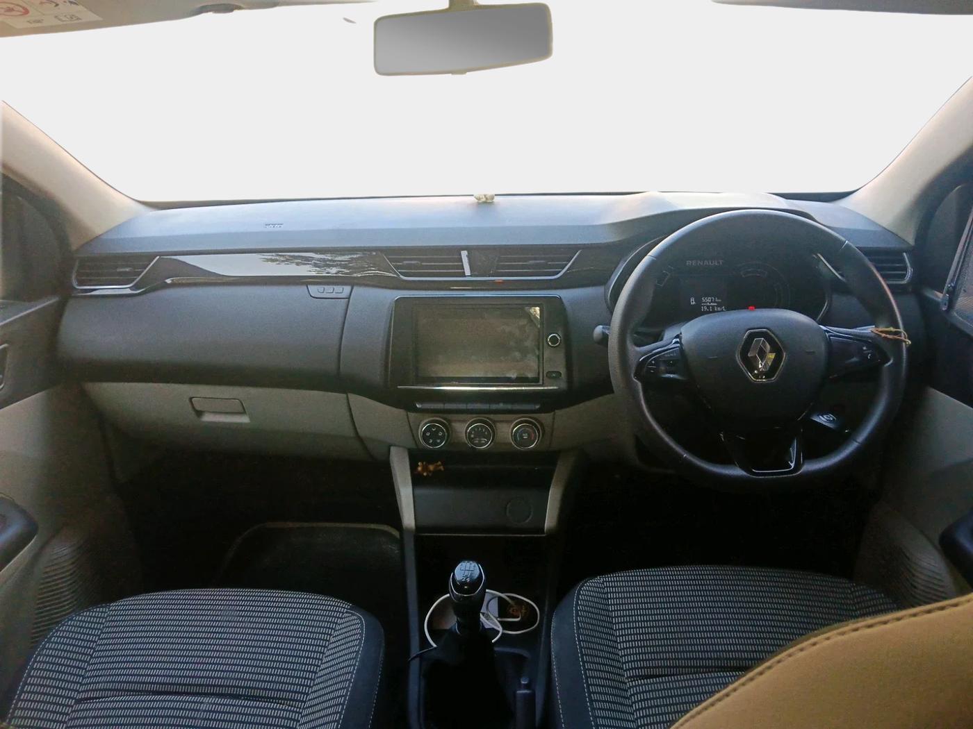 2022 Renault TRIBER RXT, Petrol, Manual, 55,071 km, interior