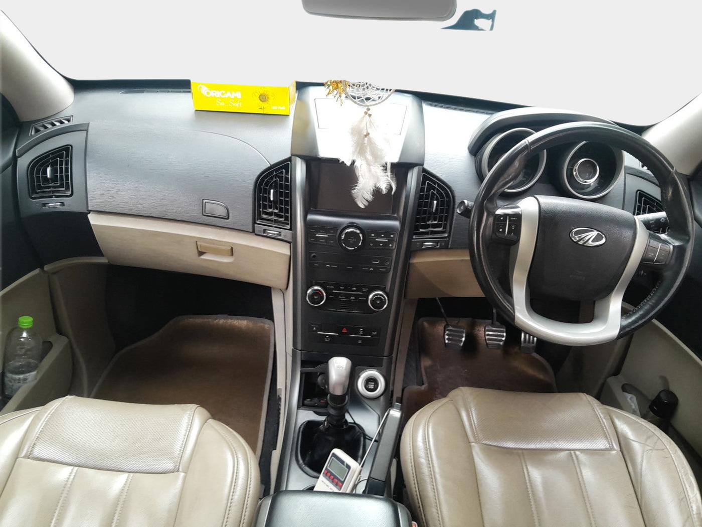 2017 Mahindra XUV500 W10, Diesel, Manual, 70,582 km, interior