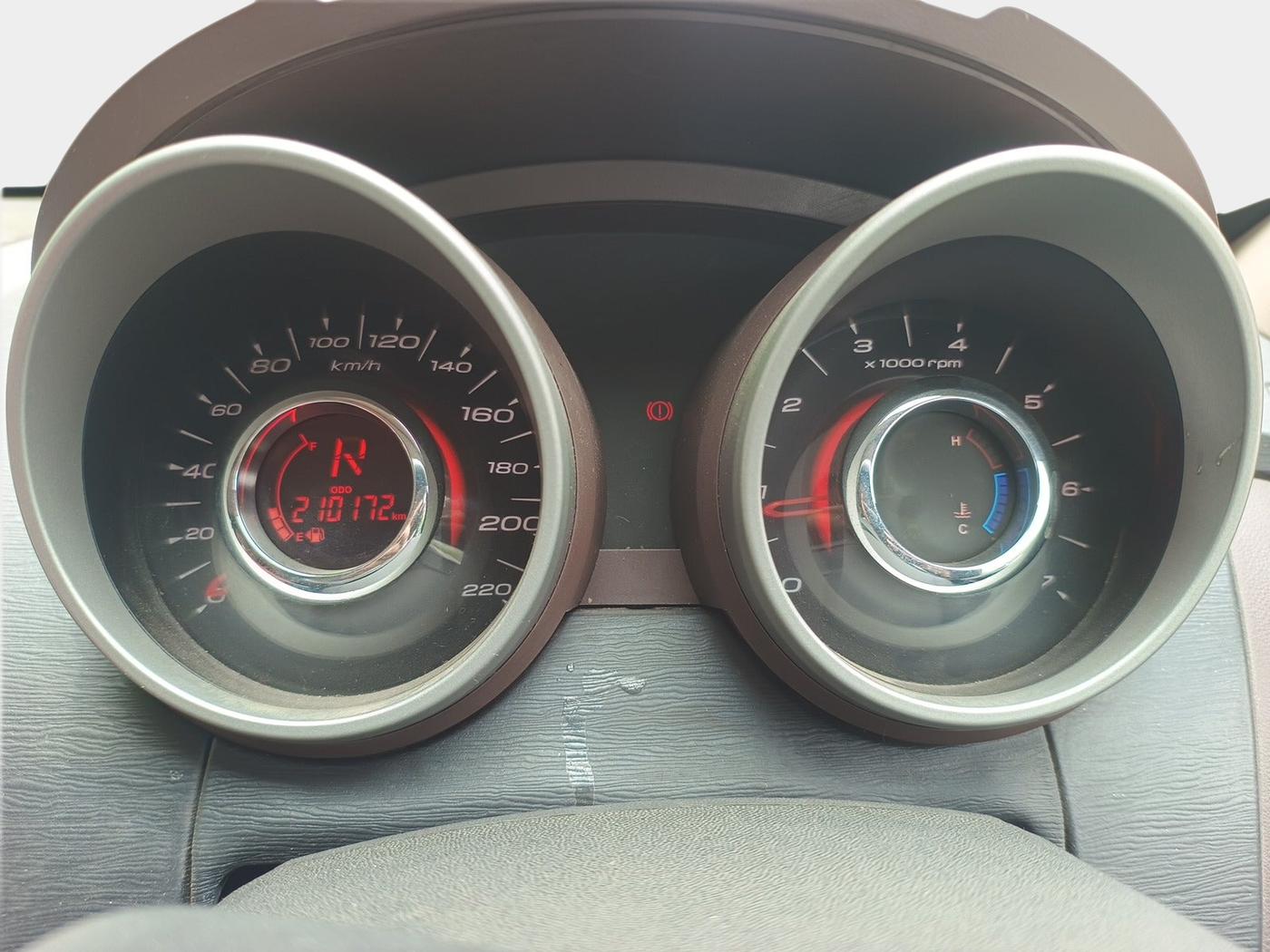 2014 Mahindra XUV500 W6, Diesel, Manual, 2,10,172 km, interior