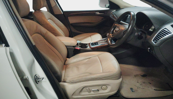 2014 Audi Q5 2.0 TDI quattro Premium, Diesel, Automatic, 1,03,640 km, interior