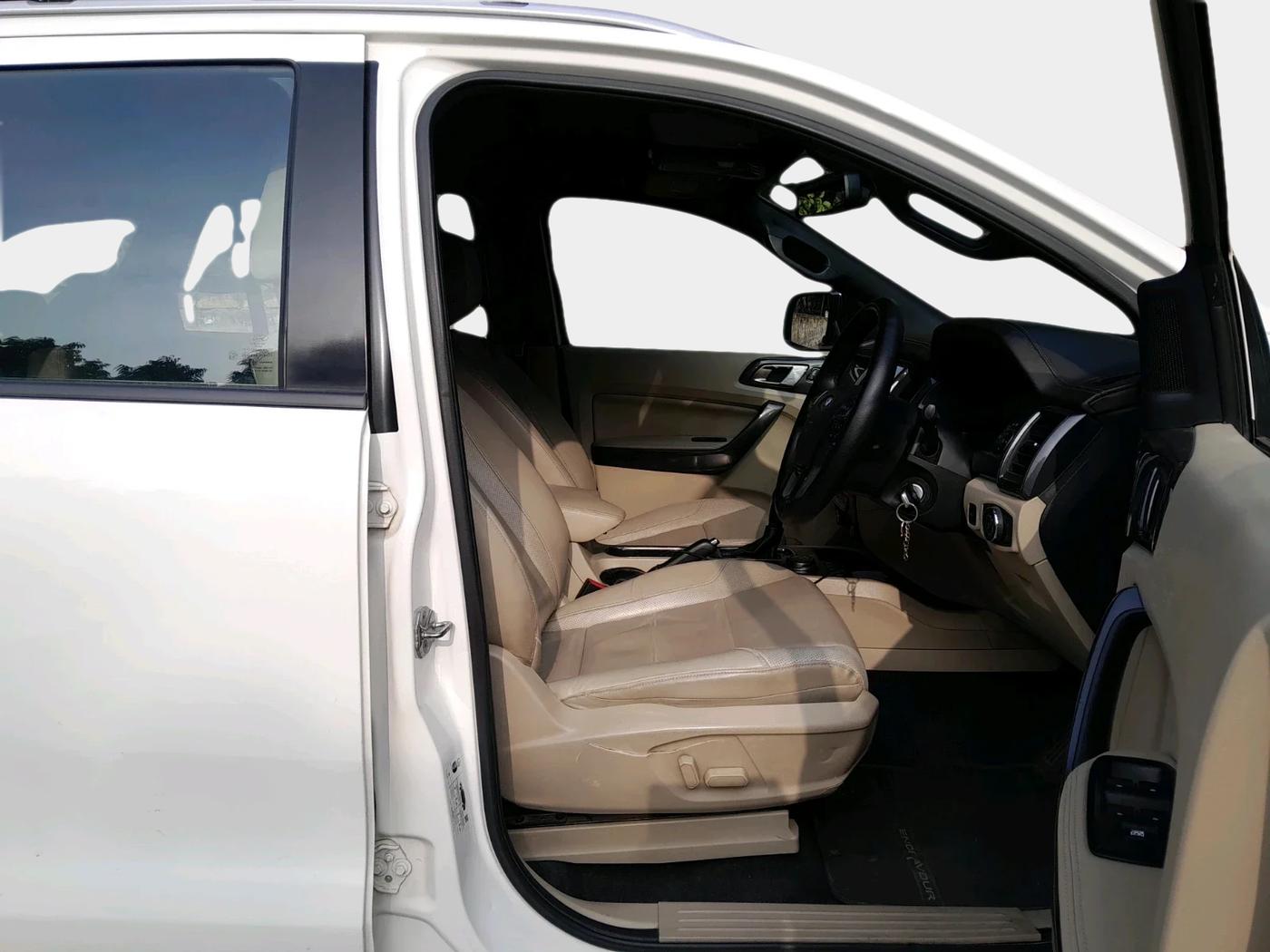 2018 Ford Endeavour TITANIUM 3.2 4X4 AT, Diesel, Automatic, 74,554 km, interior