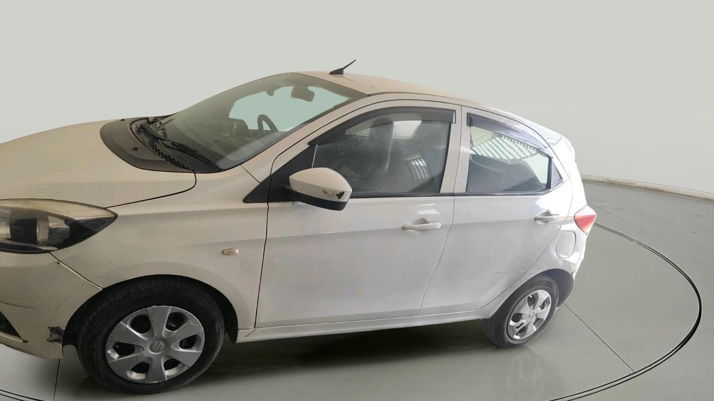 2017 Tata Tiago XT DIESEL, Diesel, Manual, 1,00,940 km, exterior