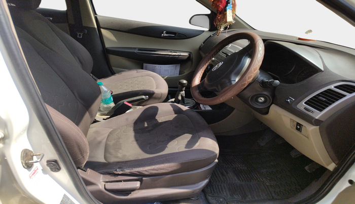 2010 Hyundai i20 MAGNA 1.2, Petrol, Manual, 1,31,000 km, interior