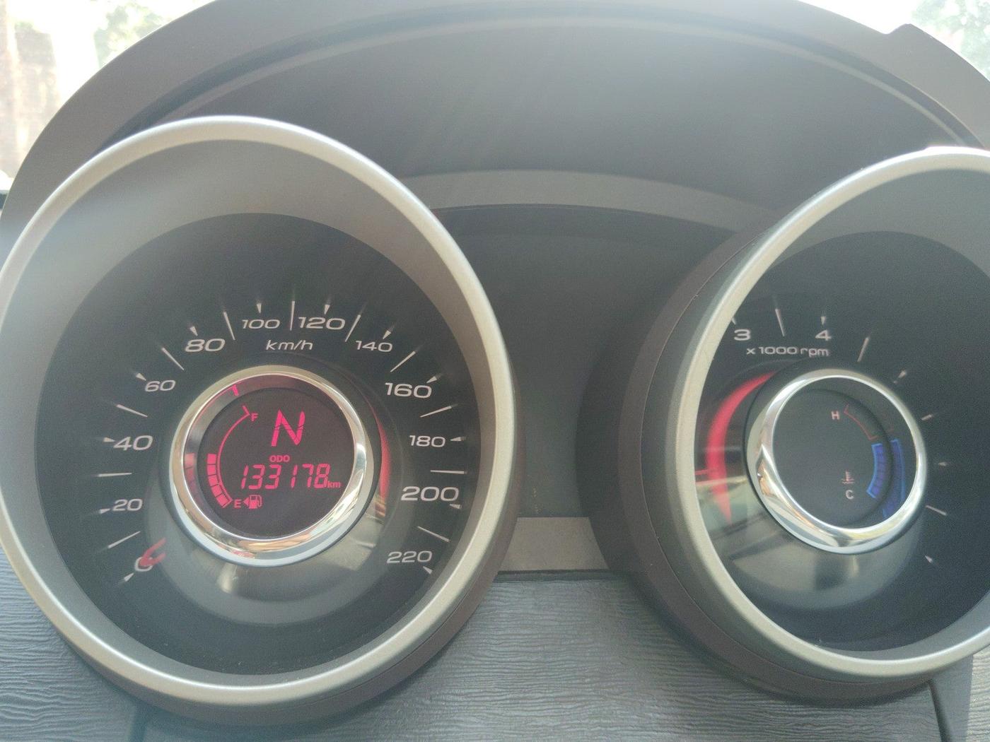 2013 Mahindra XUV500 W8, Diesel, Manual, 1,33,178 km, interior