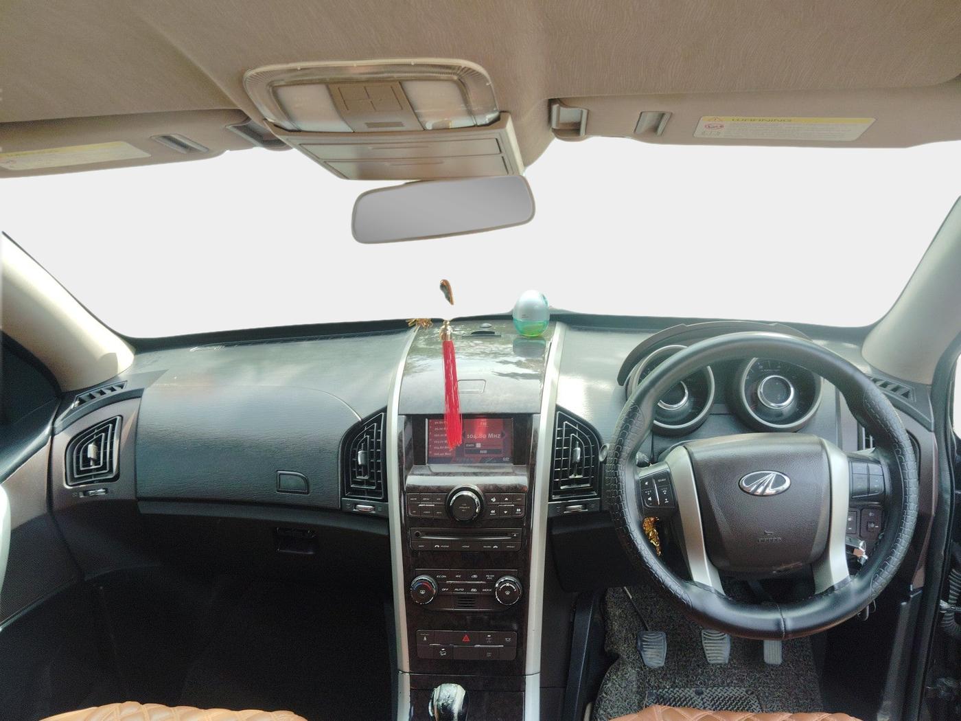 2013 Mahindra XUV500 W8, Diesel, Manual, 1,33,178 km, interior