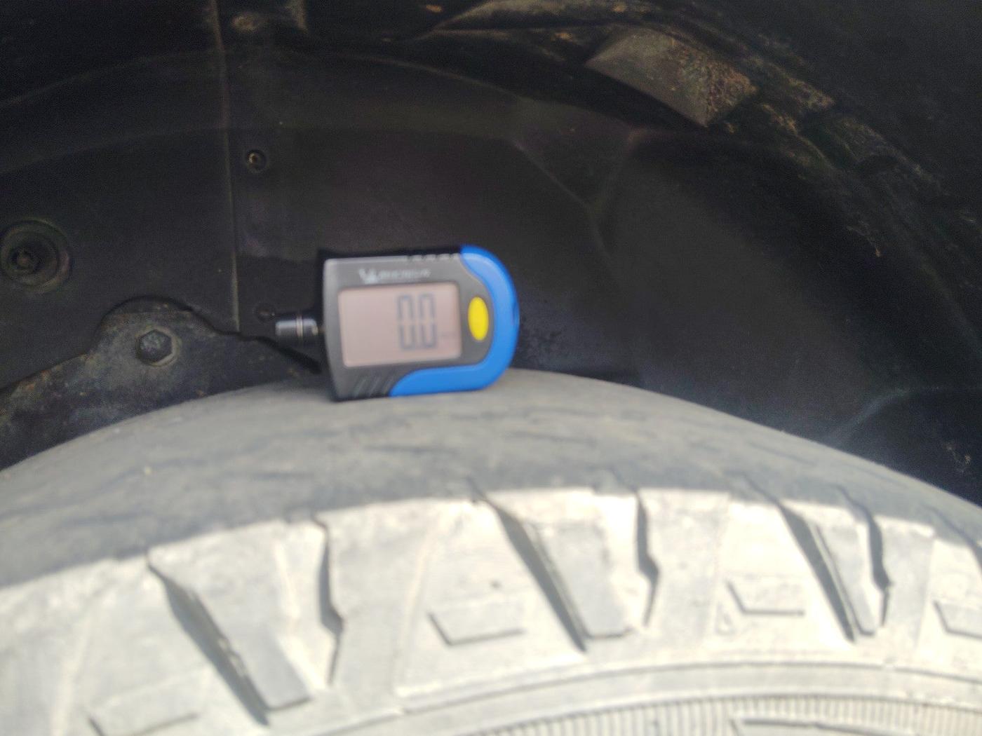 2013 Mahindra XUV500 W8, Diesel, Manual, 1,33,178 km, tyre