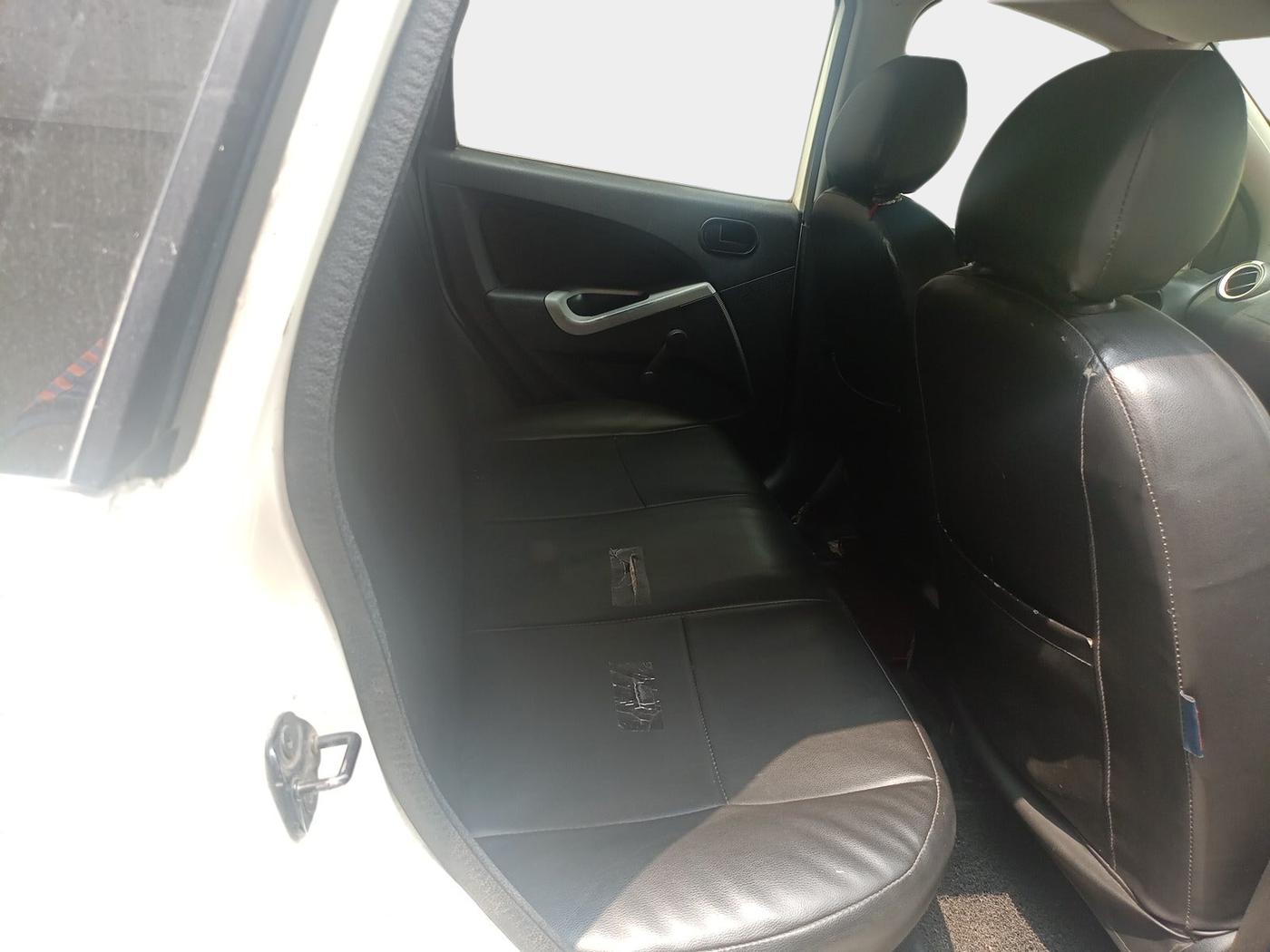 2011 Ford Figo TITANIUM 1.4 DIESEL, Diesel, Manual, 1,18,200 km, interior