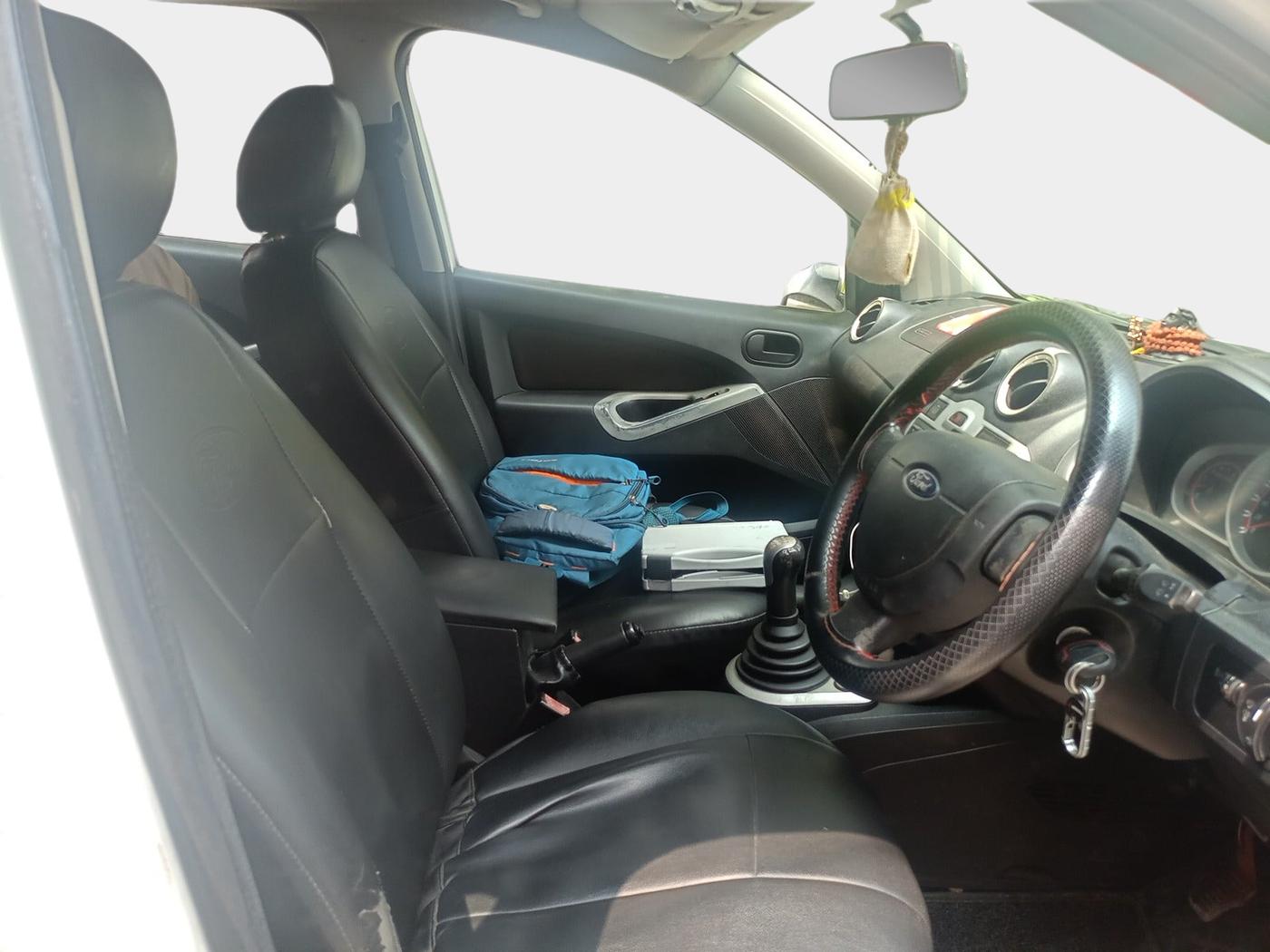 2011 Ford Figo TITANIUM 1.4 DIESEL, Diesel, Manual, 1,18,200 km, interior
