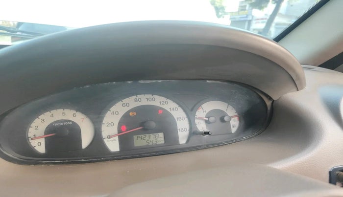 2011 Mahindra Xylo E8 ABS AIRBAG BS-III, Diesel, Manual, 1,42,378 km, interior