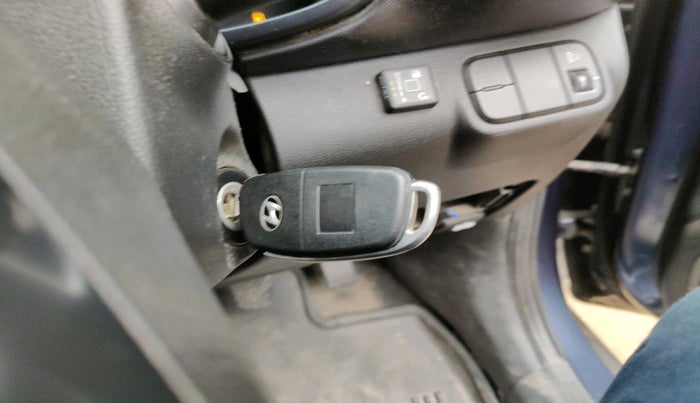 2022 Hyundai VENUE S+ 1.2, Petrol, Manual, 35,340 km, interior