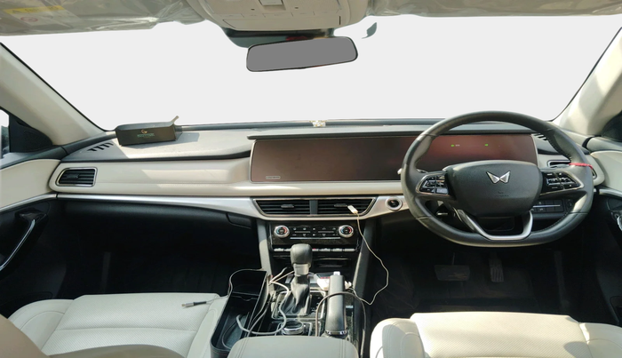 2024 Mahindra XUV700 AX 7 P AT 7 STR, Petrol, Automatic, 23,309 km, interior