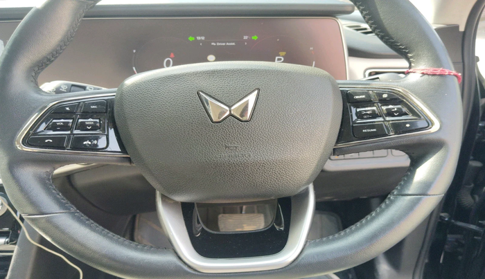 2024 Mahindra XUV700 AX 7 P AT 7 STR, Petrol, Automatic, 23,309 km, interior