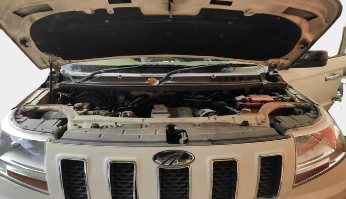 2018 Mahindra TUV300 T8, Diesel, Manual, 1,04,800 km, exterior