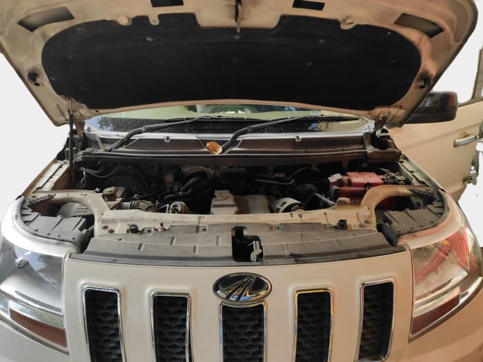 2018 Mahindra TUV300 T8, Diesel, Manual, 1,04,800 km, exterior