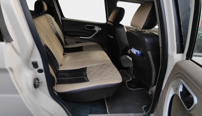 2018 Mahindra TUV300 T8, Diesel, Manual, 1,04,800 km, interior