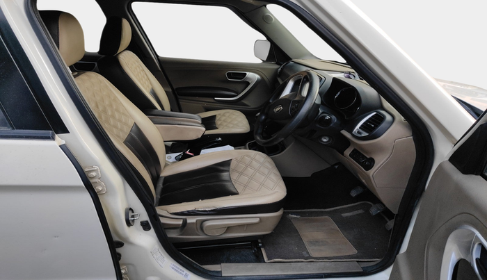 2018 Mahindra TUV300 T8, Diesel, Manual, 1,04,800 km, interior
