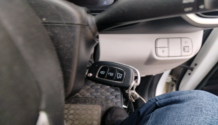 2022 Hyundai VENUE S(O) 1.2, Petrol, Manual, 71,219 km, interior