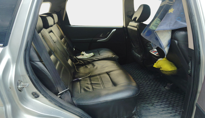2011 Mahindra XUV500 W6, Diesel, Manual, 1,02,085 km, interior