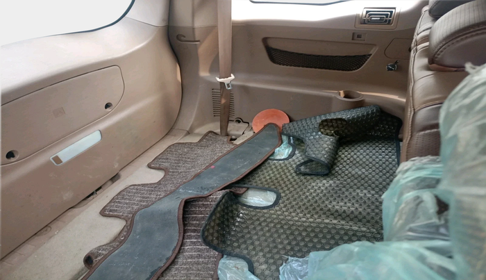 2013 Mahindra XUV500 W8, Diesel, Manual, 1,15,513 km, interior