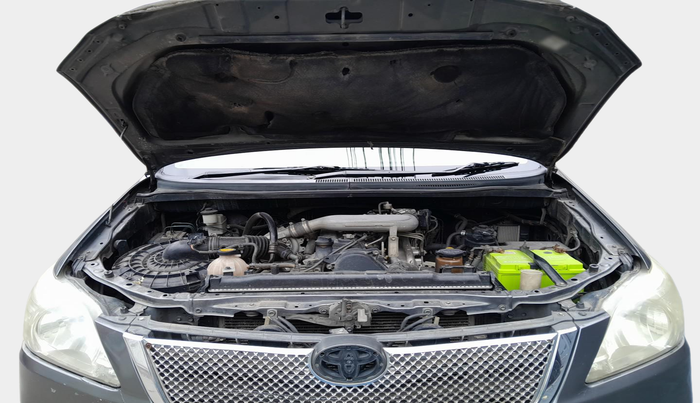 2014 Toyota Innova 2.5 ZX 7 STR, Diesel, Manual, 1,51,495 km, exterior