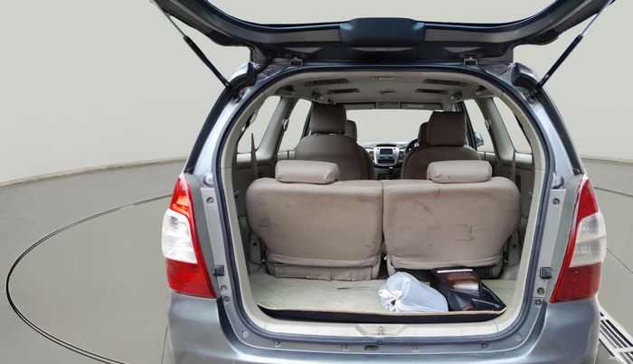 2014 Toyota Innova 2.5 ZX 7 STR, Diesel, Manual, 1,51,495 km, exterior