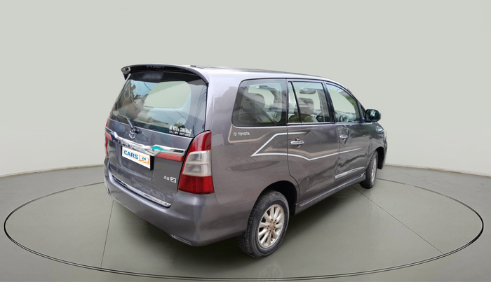 2014 Toyota Innova 2.5 ZX 7 STR, Diesel, Manual, 1,51,495 km, exterior
