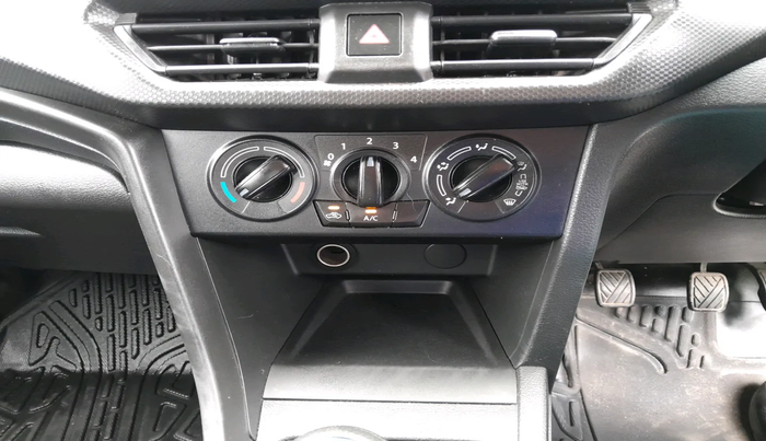 2024 Maruti BREZZA LXI, Petrol, Manual, 20,839 km, interior