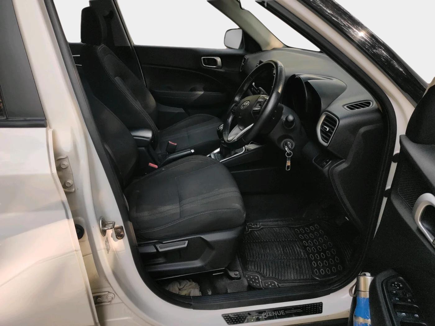 2021 Hyundai VENUE SX 1.5 CRDI, Diesel, Manual, 39,512 km, interior