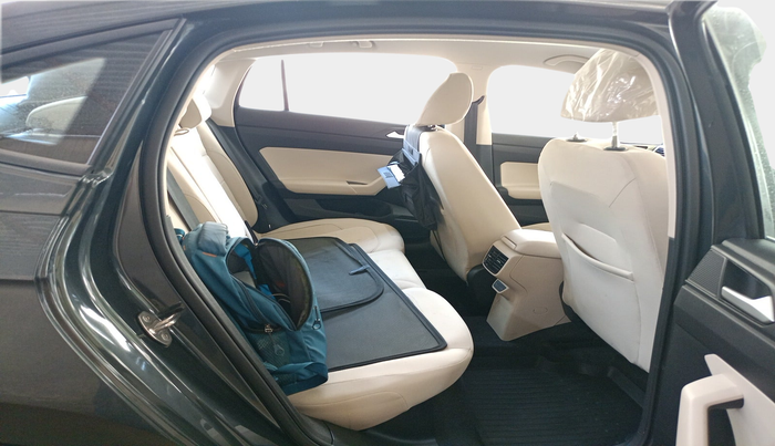 2024 Volkswagen VIRTUS HIGHLINE TSI 1.0 MT, Petrol, Manual, 4,043 km, interior