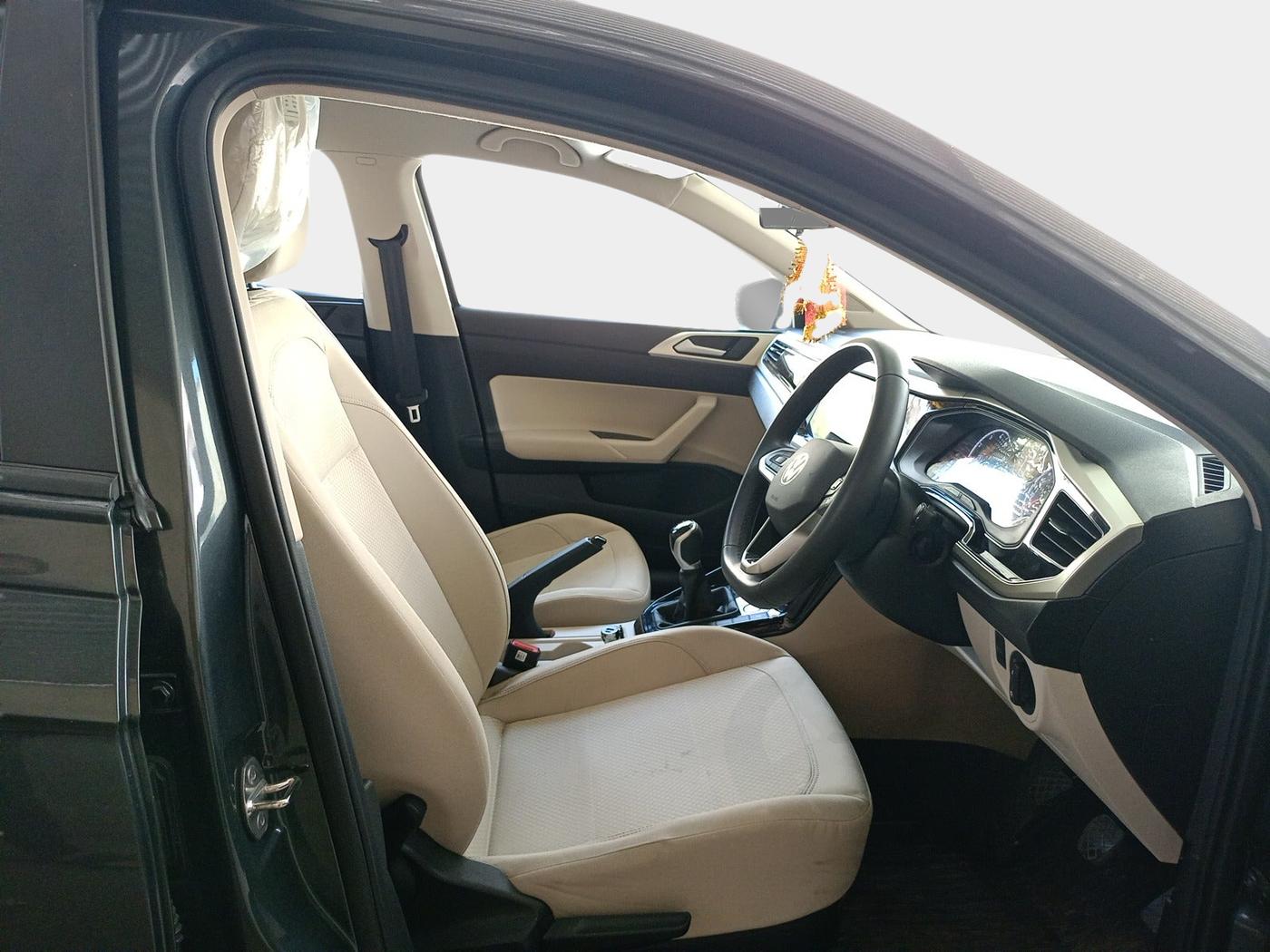 2024 Volkswagen VIRTUS HIGHLINE TSI 1.0 MT, Petrol, Manual, 4,043 km, interior
