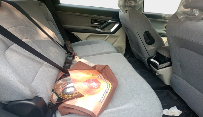 2024 Tata Safari PURE PLUS S AT, Diesel, Automatic, 28,196 km, interior