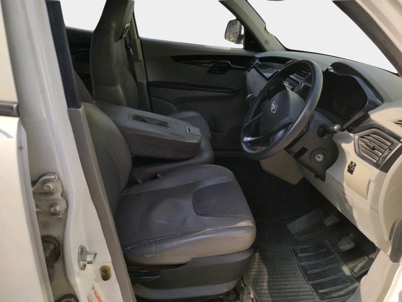 2017 Mahindra Kuv100 K4 D 6 STR, Diesel, Manual, 55,085 km, interior