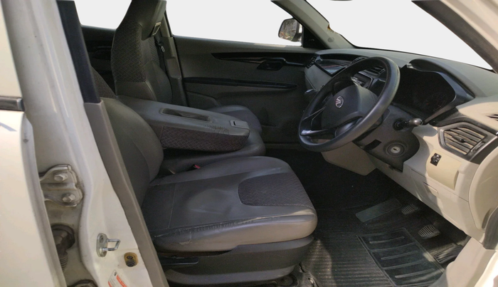 2017 Mahindra Kuv100 K4 D 6 STR, Diesel, Manual, 55,085 km, interior