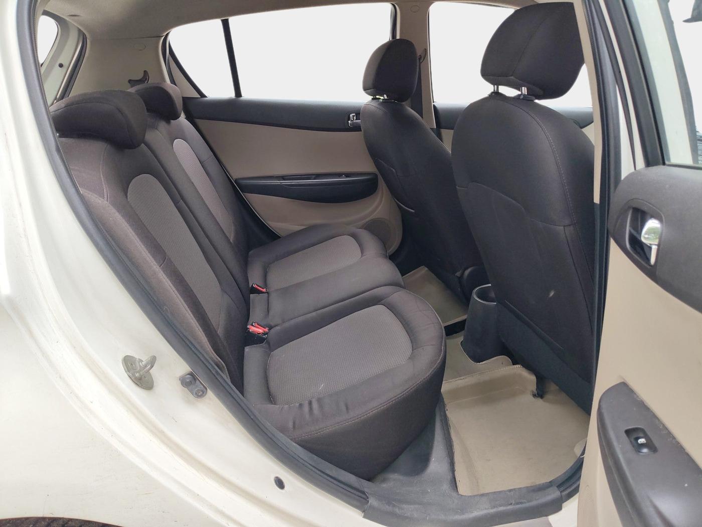 2013 Hyundai i20 SPORTZ 1.4 CRDI, Diesel, Manual, 1,18,556 km, interior