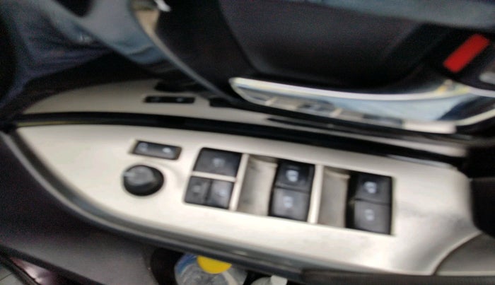 2022 Toyota Innova Crysta 2.7 VX 7 STR, Petrol, Manual, 1,43,102 km, interior