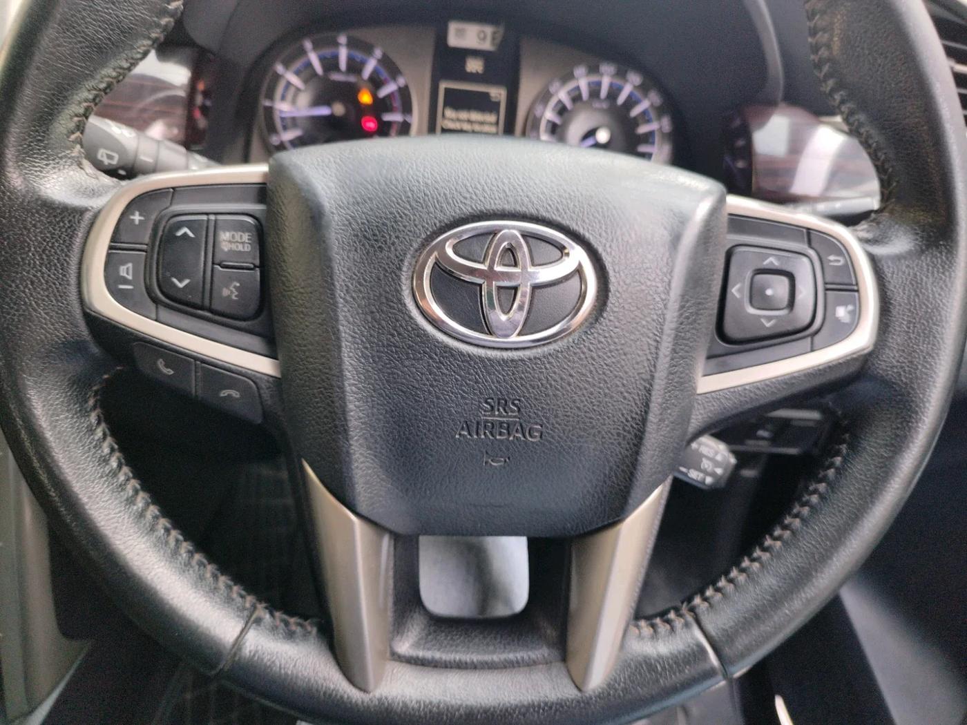 2022 Toyota Innova Crysta 2.7 VX 7 STR, Petrol, Manual, 1,43,102 km, interior