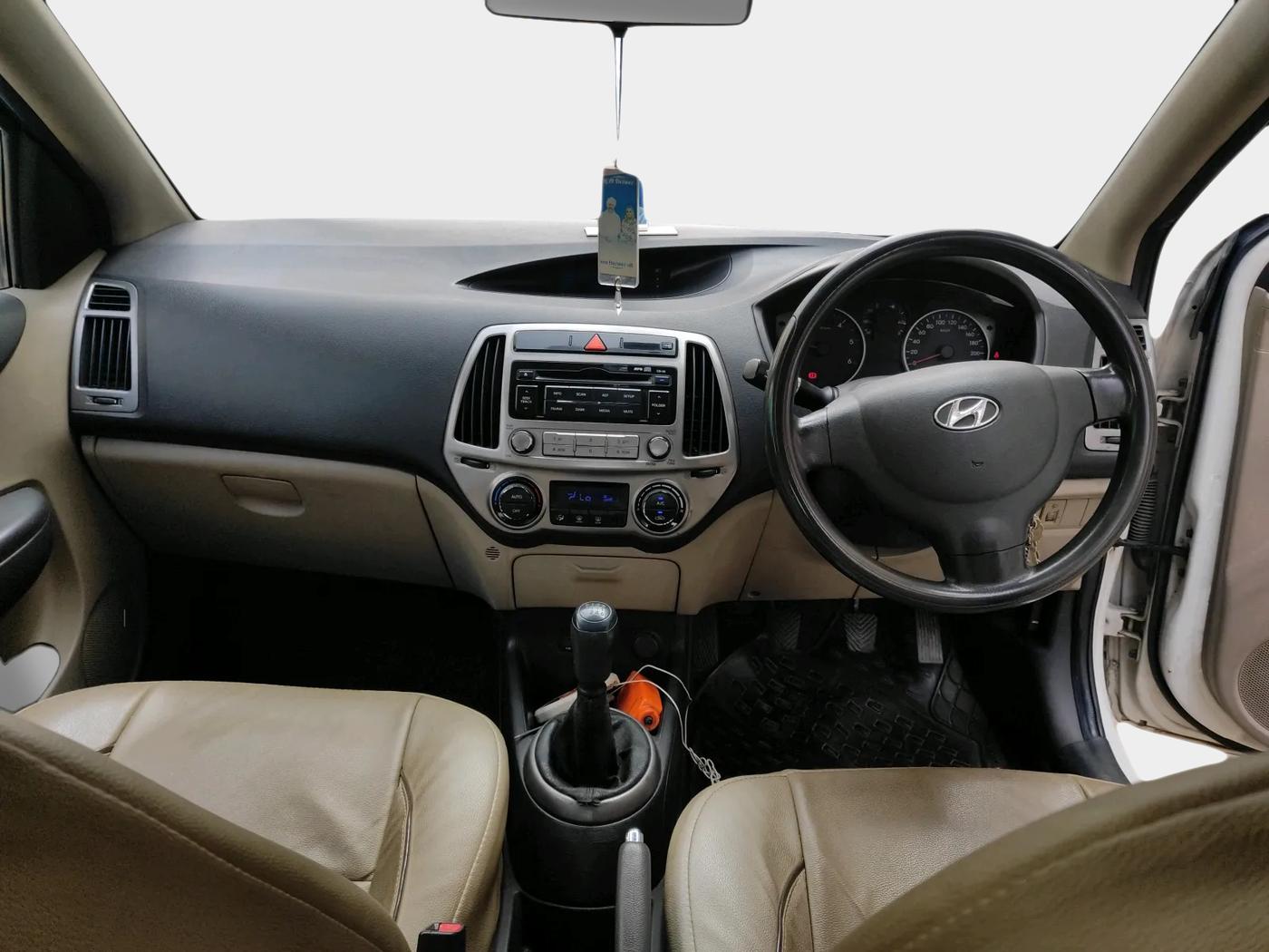 2013 Hyundai i20 MAGNA (O) 1.4 CRDI, Diesel, Manual, 1,10,661 km, interior
