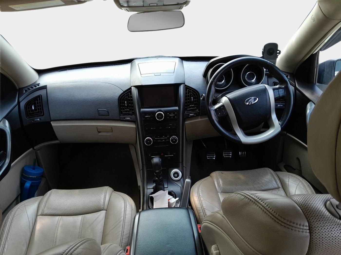 2016 Mahindra XUV500 W10, Diesel, Manual, 1,52,000 km, interior