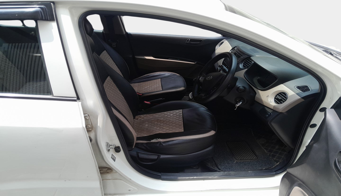 2015 Hyundai Grand i10 MAGNA 1.1 CRDI, Diesel, Manual, 1,56,653 km, interior