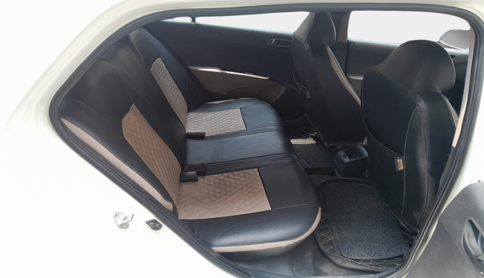 2015 Hyundai Grand i10 MAGNA 1.1 CRDI, Diesel, Manual, 1,56,653 km, interior