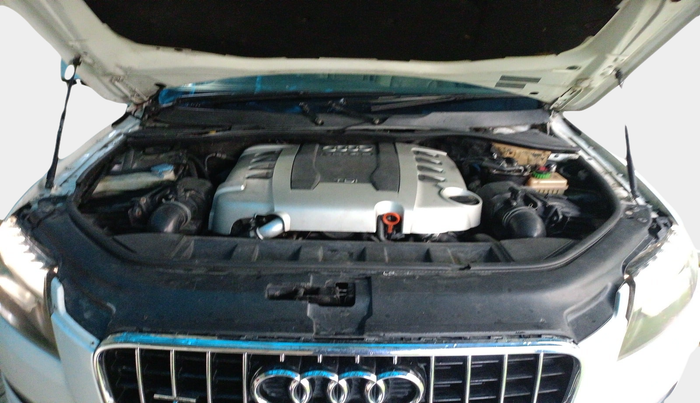 2010 Audi Q7 4.2 TDI QUATTRO, Diesel, Automatic, 1,35,799 km, exterior