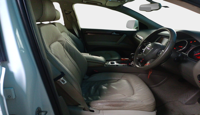 2010 Audi Q7 4.2 TDI QUATTRO, Diesel, Automatic, 1,35,799 km, interior