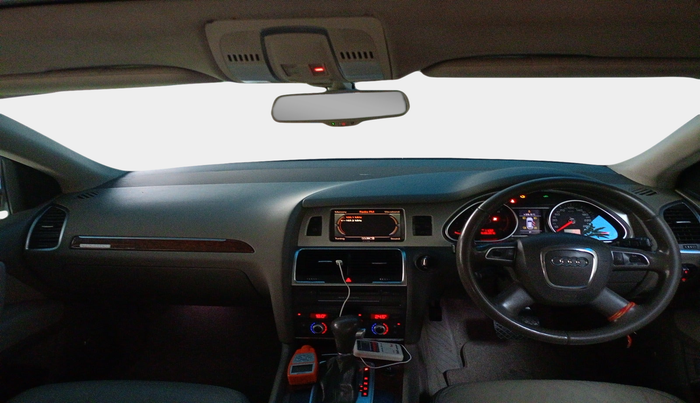 2010 Audi Q7 4.2 TDI QUATTRO, Diesel, Automatic, 1,35,799 km, interior