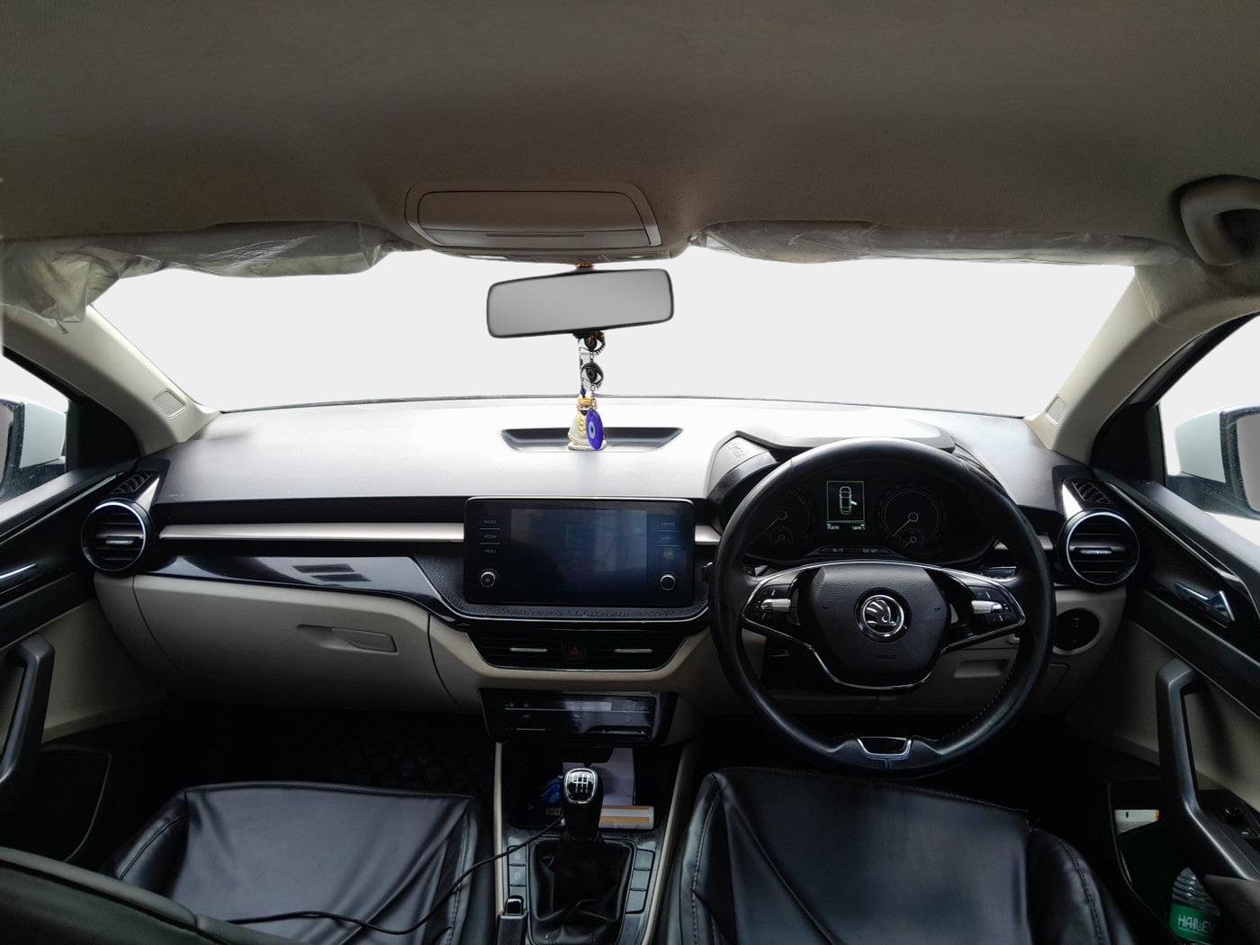 2023 Skoda SLAVIA AMBITION 1.0L TSI MT, Petrol, Manual, 98,800 km, interior